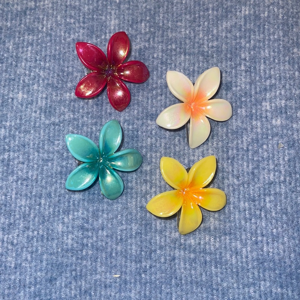 4 FLOWER HAIR CLIPS BRAND NEW